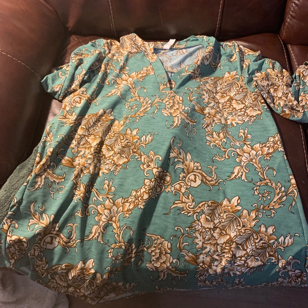 Honeyme Paisley/Floral Gabby top